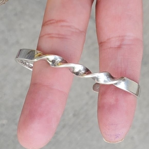 Vintage Modernist sterling open cuff - Picture 7 of 12